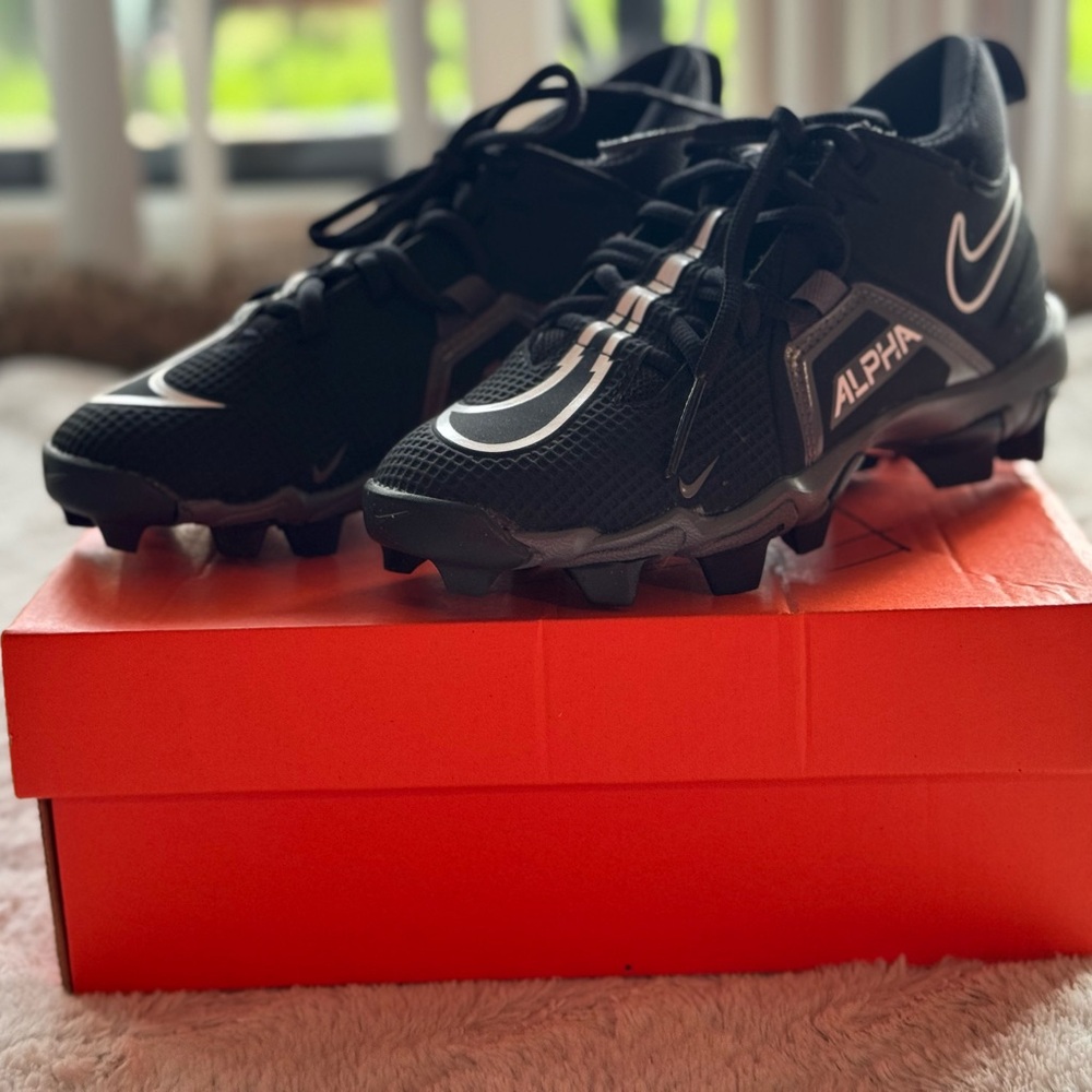 Nike Alpha Menace 3 Shark BG Football Cleats Black-White-Iron Grey Size 3y